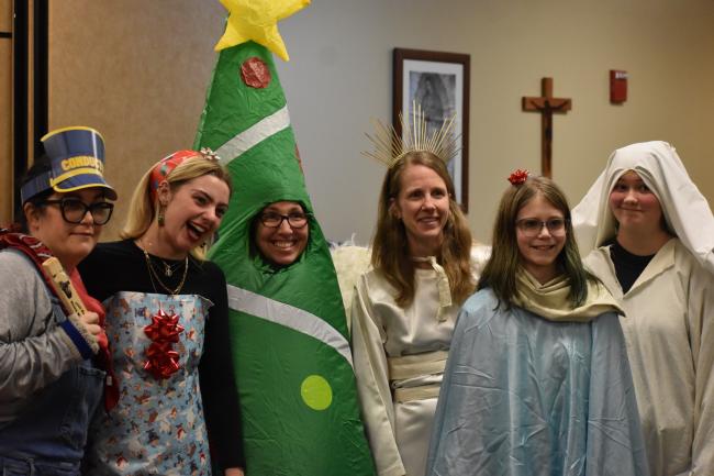 2023-12-17 Edge Christmas. Photos by Dennis Wright